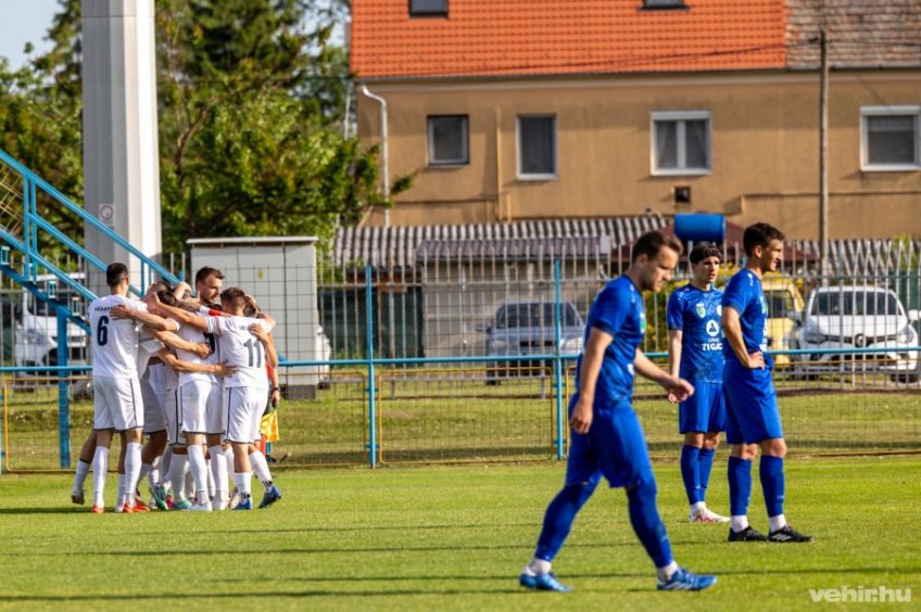 Két vállon a Tatabánya, a címvédő Veszprém nyerte a rangadót!